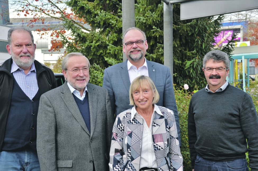 Wolfgang Trefz, Bernhard Weißer, Thomas Baumgärtner, Dr. Angelika Sischka und Dr. Hans-Ulrich Merz (von links) haben die Zukunft der Krankenpflegevereine im Visier.  Bild: Schweiker