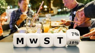 Seit Januer gilt wieder die reduzierte Mehrwertsteuer aus Corona-Tagen von sieben statt 19 Prozent auf Speisen in Restaurants.