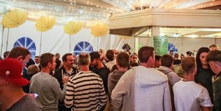Ab Freitag wird bei den Maichinger Schirmtagen wieder gefeiert.Bild: Dettenmeyer/Archiv