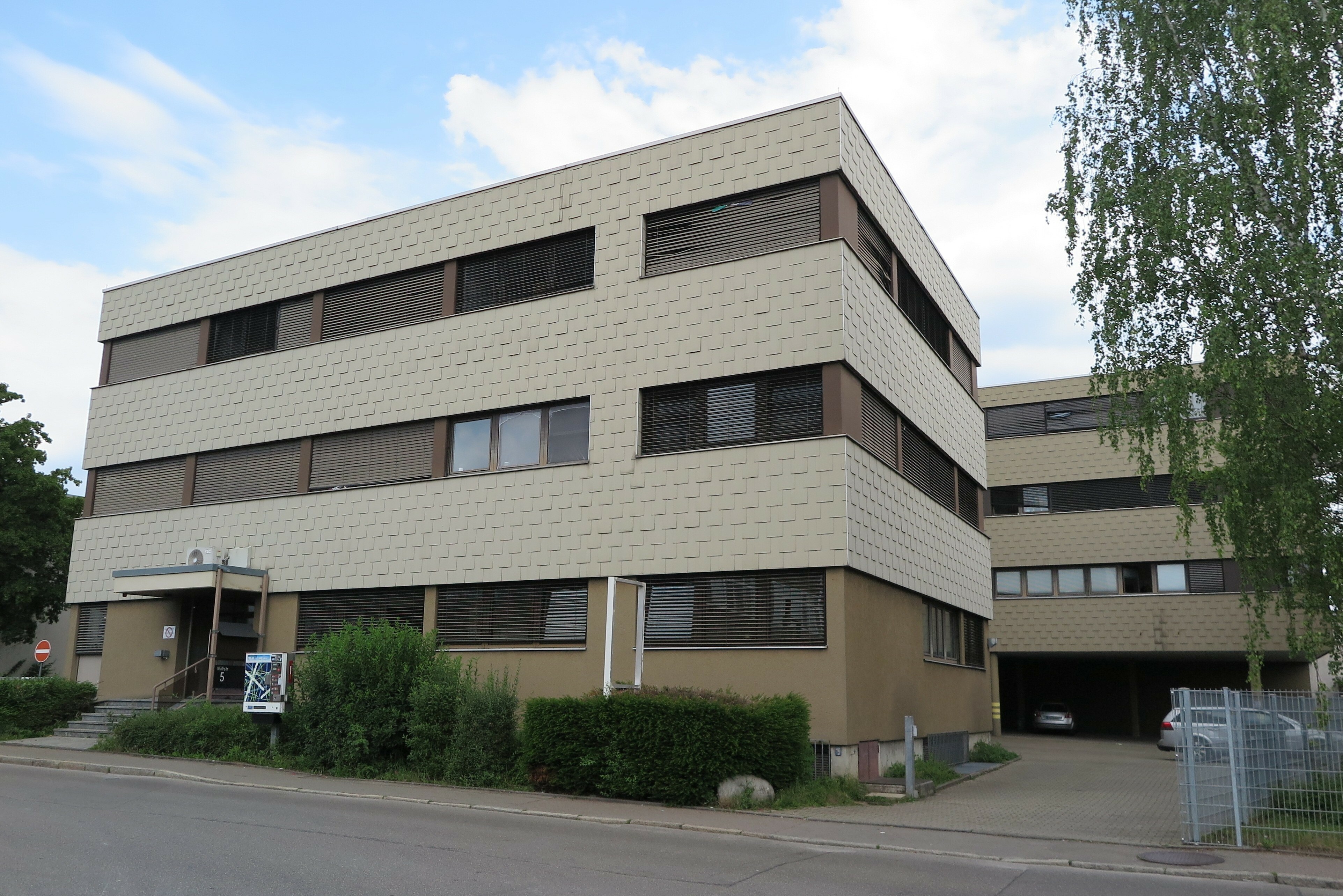 Vor einer Woche war ein Corona-Fall in der Gemeinschaftsunterkunft für Geflüchtete in der Sindelfinger Nüssstraße bekannt geworden. Bisher wurde aber kein weiterer Bewohner positiv auf das Virus getestet.  Bild: Groß