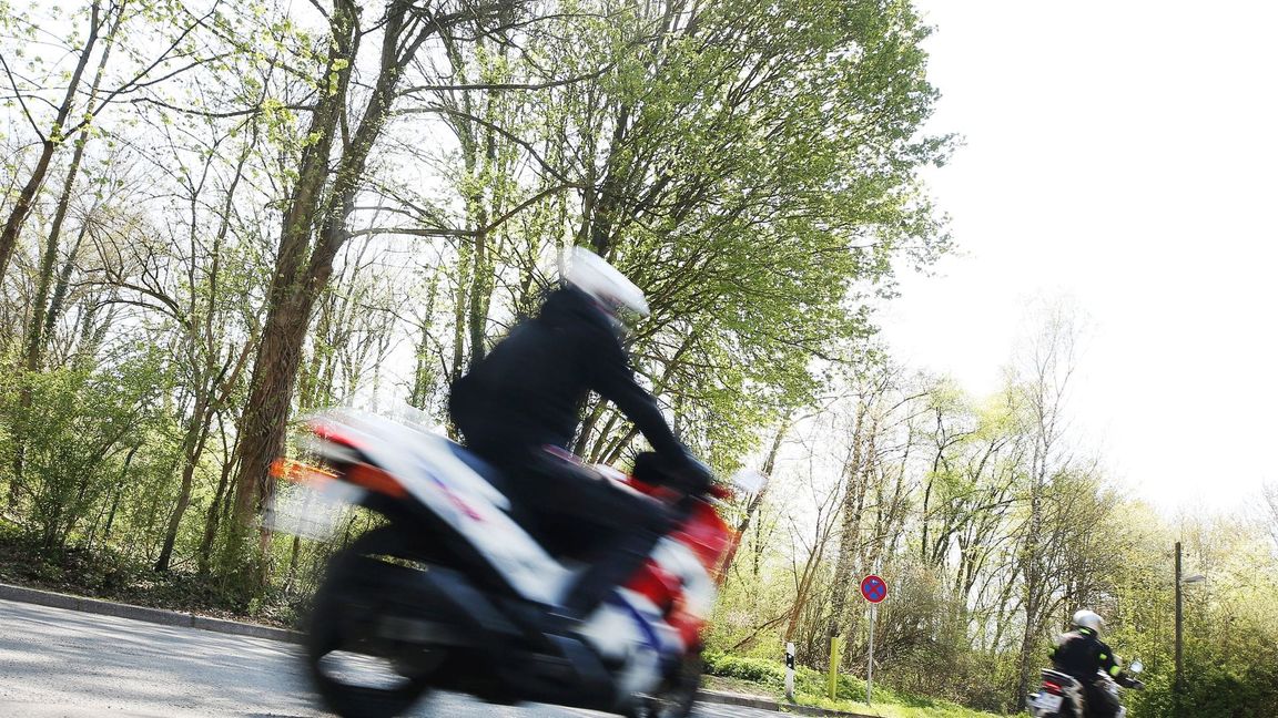Zu Beginn der Motorradsaison werden am Wochenende viele Biker auf den Straßen erwartet. (Symbolbild)