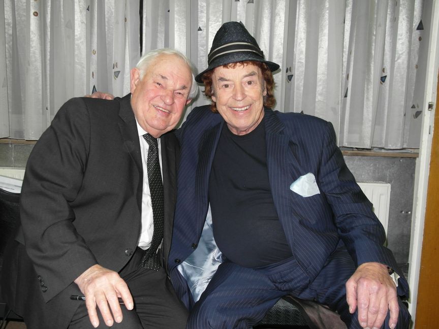 Seit 40 Jahren verbindet den Renninger Pfarrer Franz Pitzal mit dem Sänger Tony Marshall eine tiefe Freundschaft .  Bild: Staber