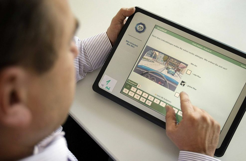 Wer den Führerschein macht, hat bislang  keine Auswahl bei der Prüforganisation.
 Foto: i