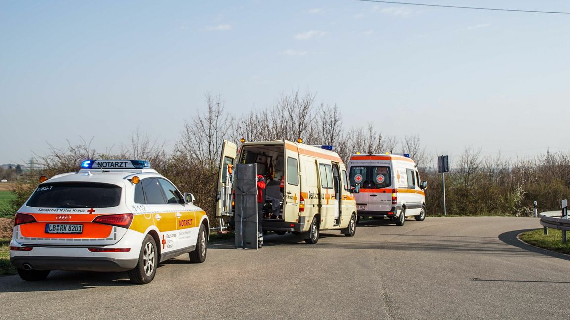 Großeinsatz der Retter im Engelbergtunnel. 400 Helfer, darunter über die Hälfte ehrenamtliche, übten am Sonntagvormittag auf der für den übrigen Verkehr gesperrten Autobahn. Bilder: SDMG/Dettenmeyer