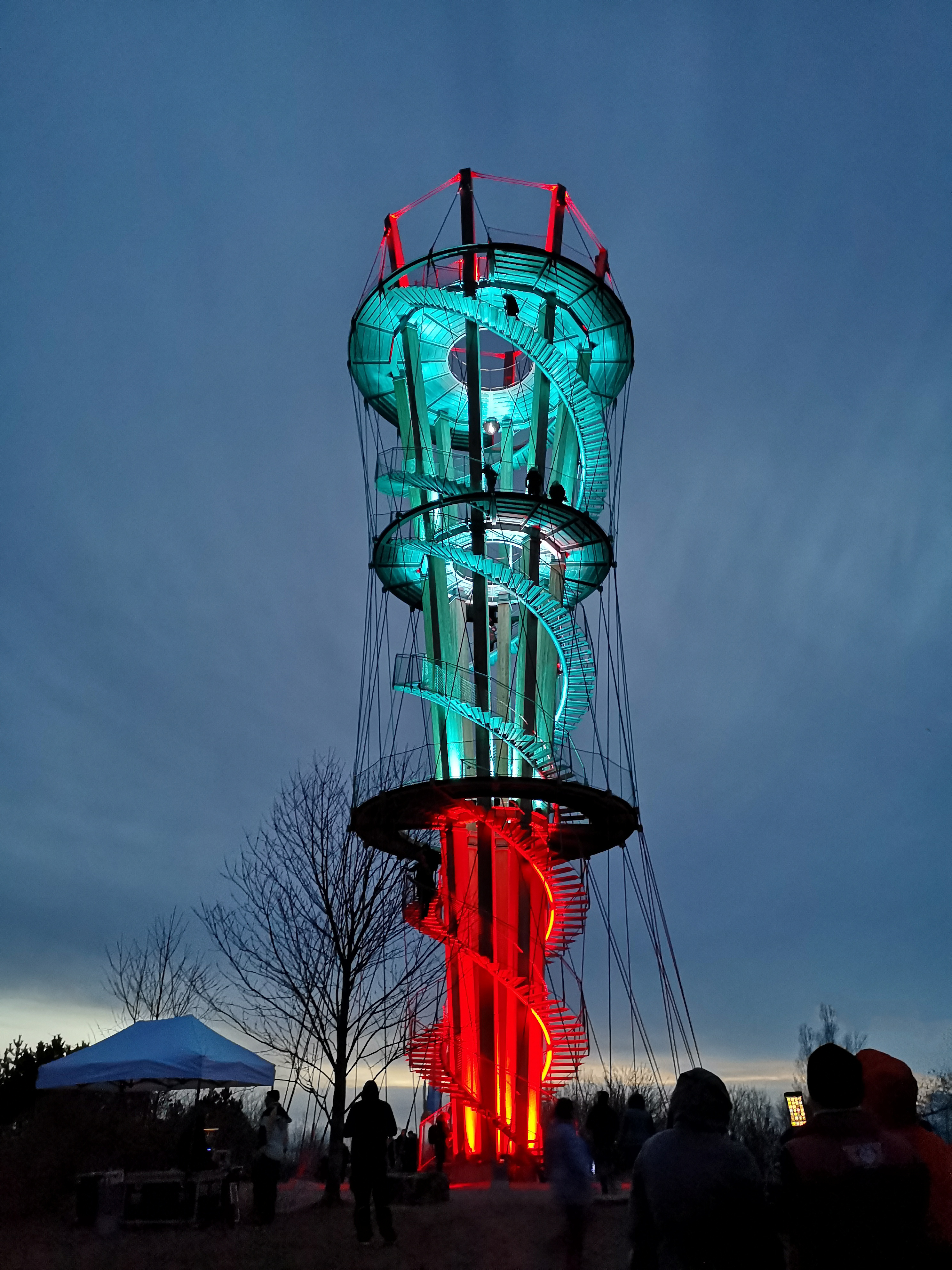 Der Schönbuchturm farbig erleuchtet. Am Samstag, 23. Oktober ist es wieder soweit. Bild: Nüßle