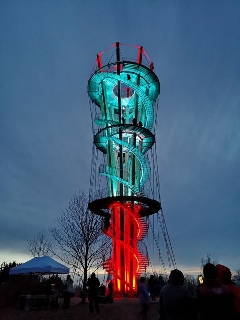 Der Schönbuchturm farbig erleuchtet. Am Samstag, 23. Oktober ist es wieder soweit. Bild: Nüßle
