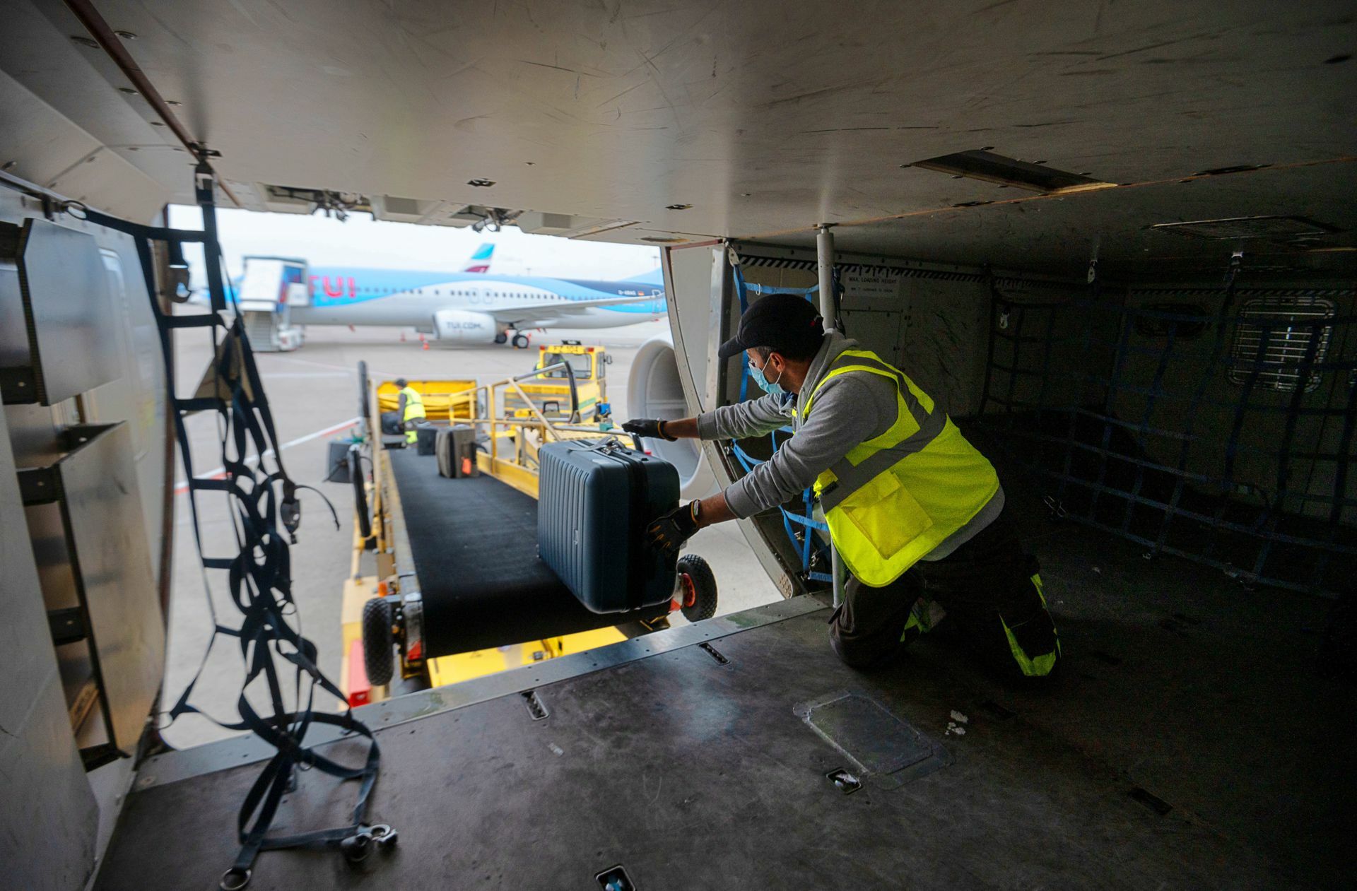 Weniger Flüge und weniger Passagiere – die Bodenverkehrsdienste freuen sich über jeden Koffer im Flugzeug.