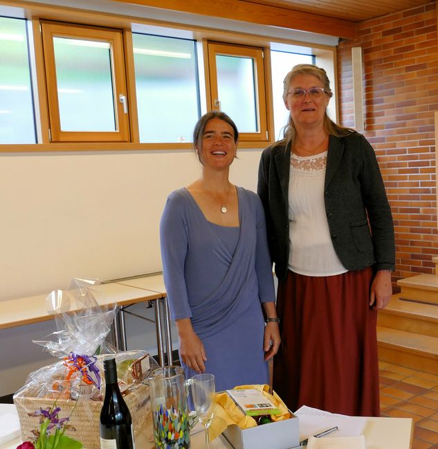 Die scheidende Pastorin Deborah Burrer (links) und die Böblinger Pastorin Anne Oberkampf, die nun auch in  Sindelfingen Gottesdienste hält.    Bild: Lück