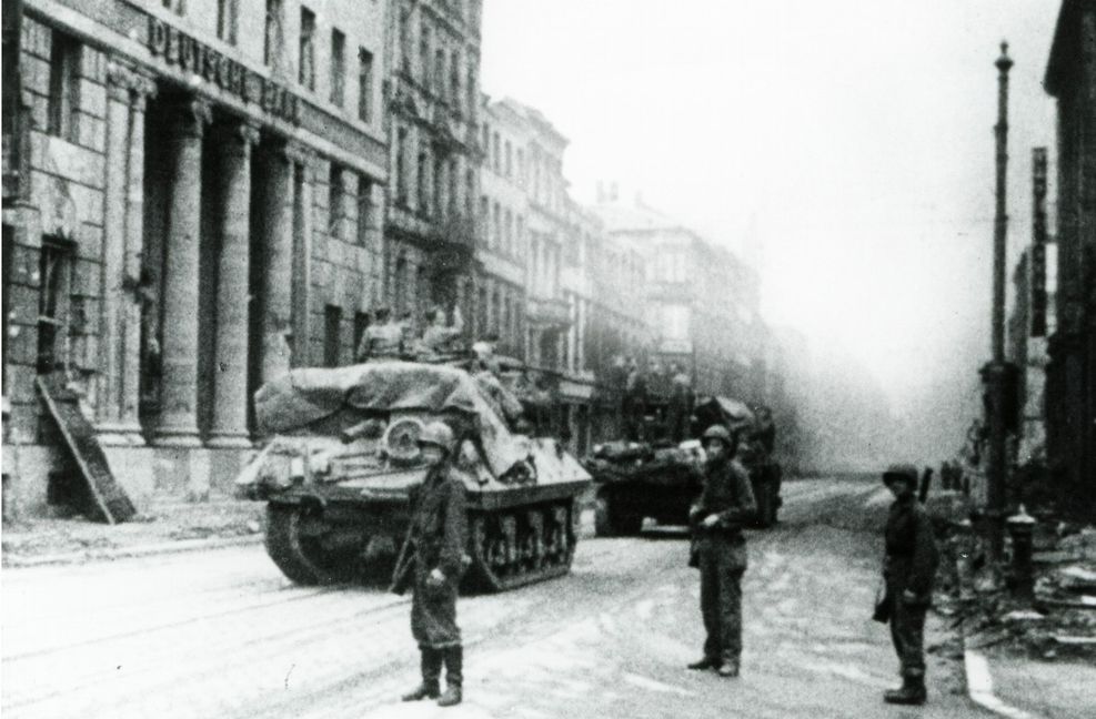 April 1945: Französische Soldaten in der Karlsruher Kaiserstraße