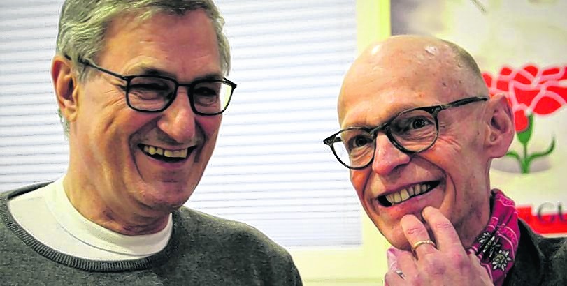 Linken-Chef Bernd Riexinger (links) und Moderator Harald Sichler bei der Vorstellung von Riexingers Buch „Neue Klassenpolitik“.  Bild: Denner