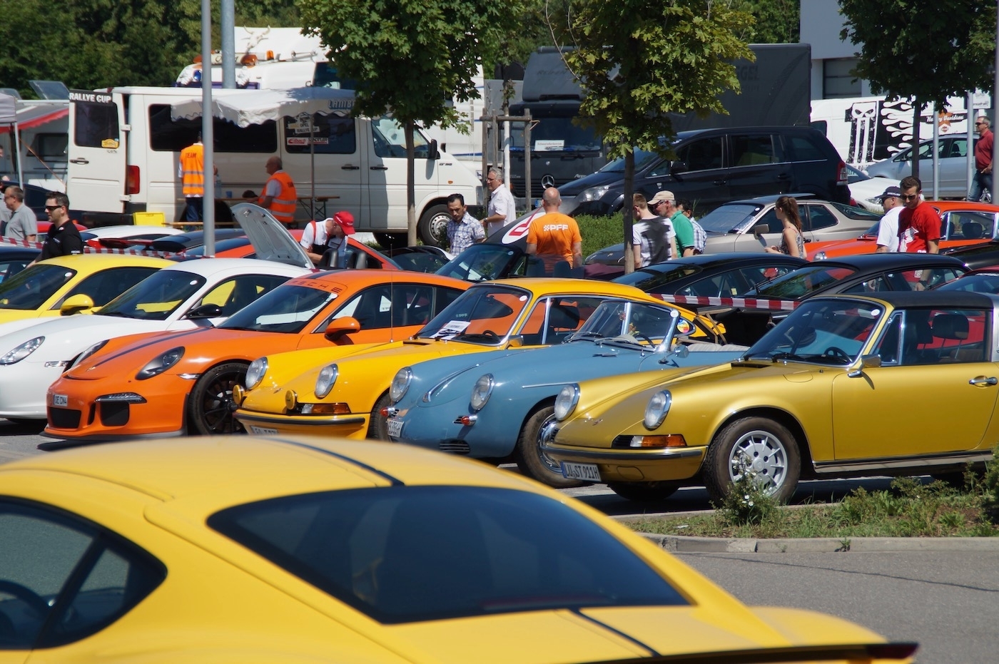 Nicht nur alle Generationen des Modells 911 sind beim großen Porsche-Treffen des Online-Forums PFF am Samstag bei der Motorworld auf dem Flugfeld zu sehen. Auch Boxster, Macan und Cayenne, 356 oder 944 werden von den Organisatoren erwartet.    Bild: PFF
