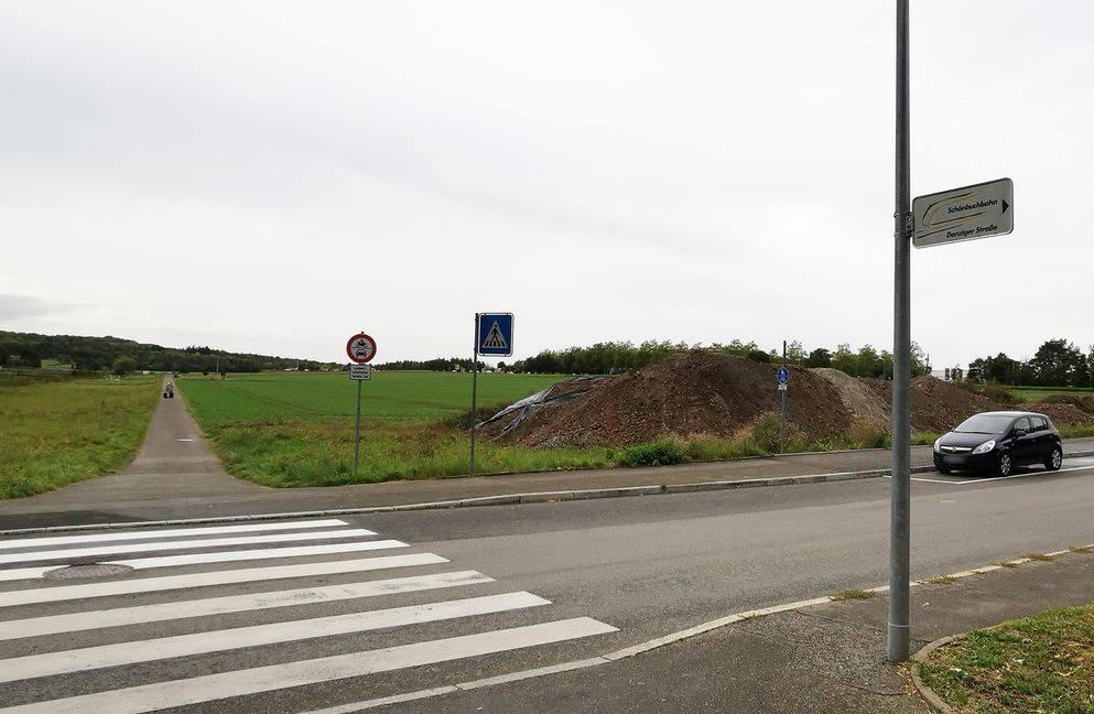 „Im Stockbrünnele“ an der Kremser Straße Böblingen sollen demnächst die Bauarbeiten für eine provisorische Flüchtlingsunterkunft beginnen. Bild: hamann