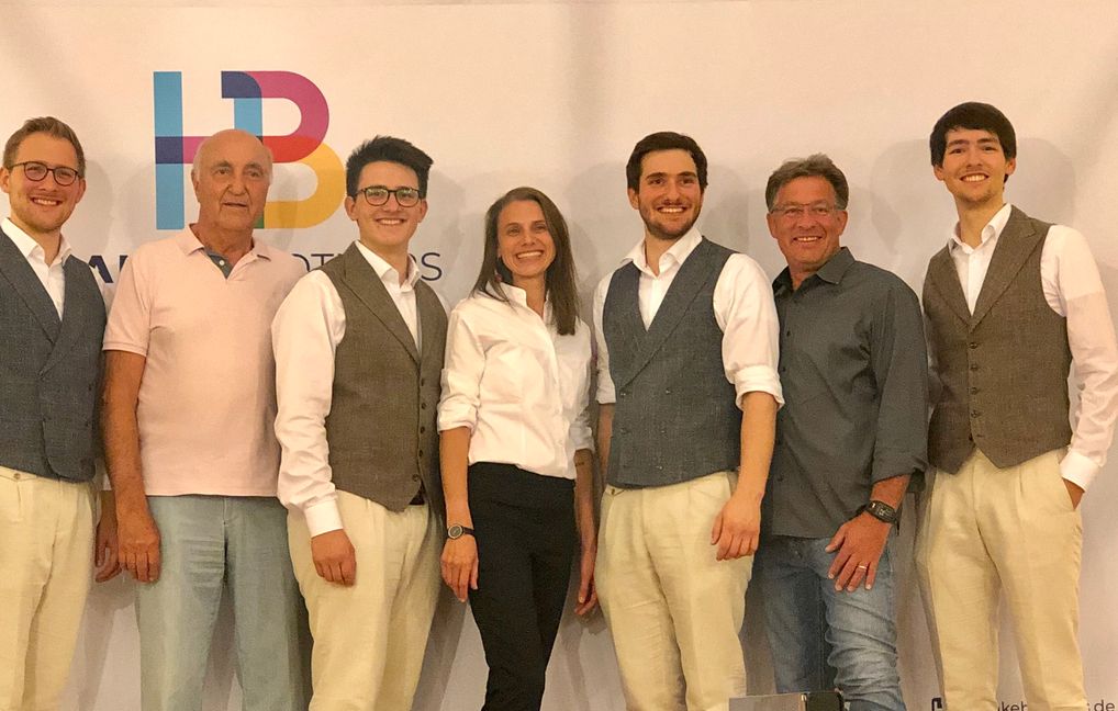 Musiker und Zahnärzte David Hanke, Dr. Leistikow, Fabian Hanke, Dr. Zimmermann, Lukas Hanke, Dr. Rentschler und Jonathan Hanke (von links)