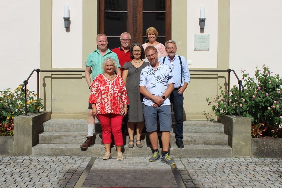 Das Team des Grafenauer Heimatmuseums: Kerstin Langer und Jörg Marquardt (erste Reihe von links), Michael Strommer, Iris Wolff und Joachim Ratz (zweite Reihe von links) sowie Bernd Demel und Manuela Kälberer (dritte Reihe von links). Bild: z