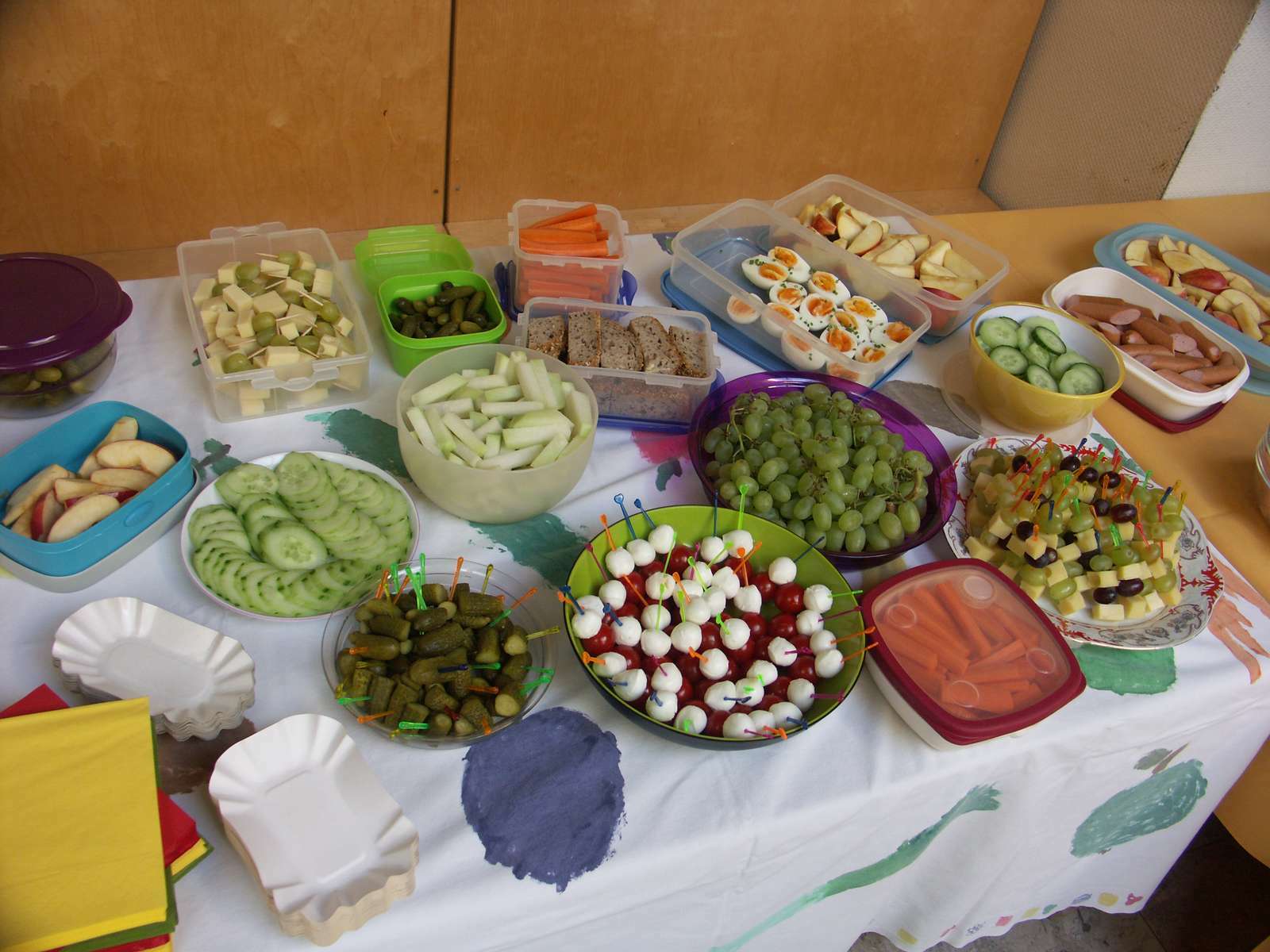 Das Snack-Buffet in der Kindertagesstätte Grünäcker ist  vielseitig und gesund. Bild: z
