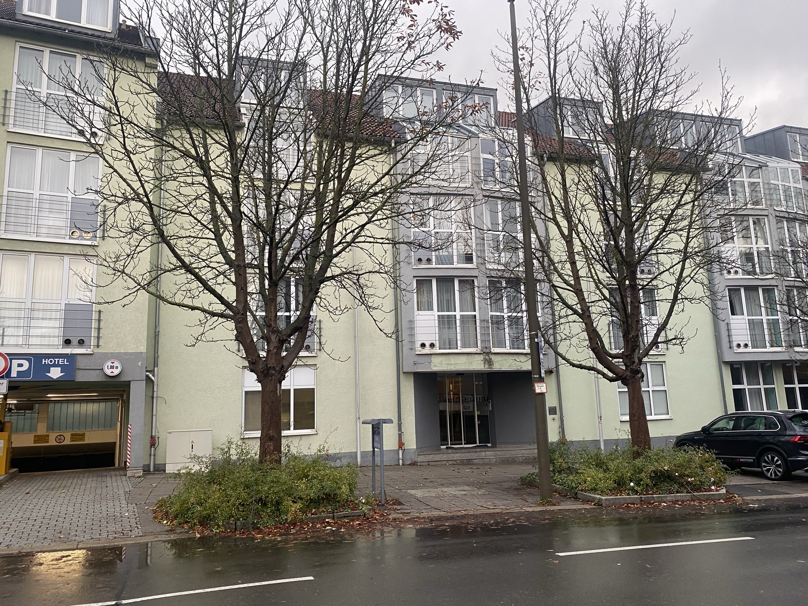 Nach Umbau-Ende im Januar kommenden Jahres könnten Geflüchtete in die Calwer Straße 16-18 in Sindelfingen einziehen. Eine Bürgerinformation ist geplant.   Bild: Teufel