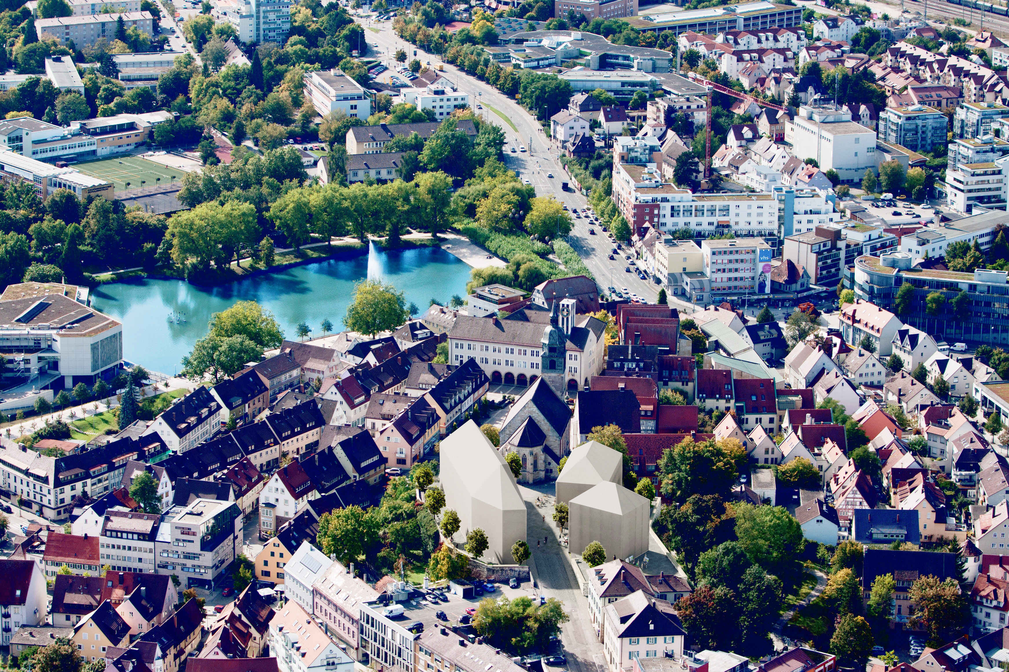 Das Bild zeigt neben der Stadtkirche drei dem historischen Schloss nachempfundenen Gebäude. Vor allem das Objekt im Süden (links) erscheint vielen als zu wuchtig. Bild: Barkow/Leibinger