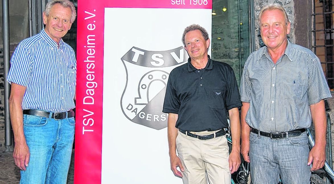 Der erste Stellvertreter Eckehard Möbius, Präsident Arthur Bamberger und der neu gewählte zweite Stellvertreter Peter Gann (von links) leiten für zwei Jahre die Geschicke des TSV Dagersheim. Bild: Nüßle
