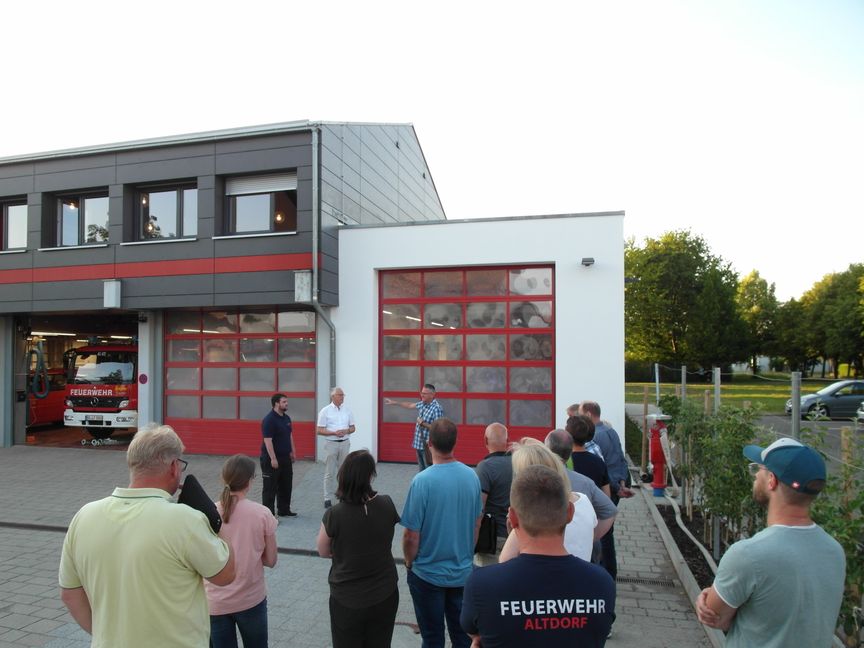 In den Anbau passt das neue Läschfahrzeug der Altdorfer Feuerwehr, dass im Juli ausgeliefert werden soll. Bild: Staber