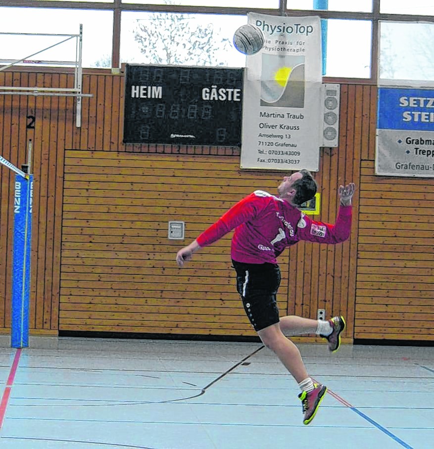 Spielertrainer Markus Katz streckt sich. Bild: Zvizdiç