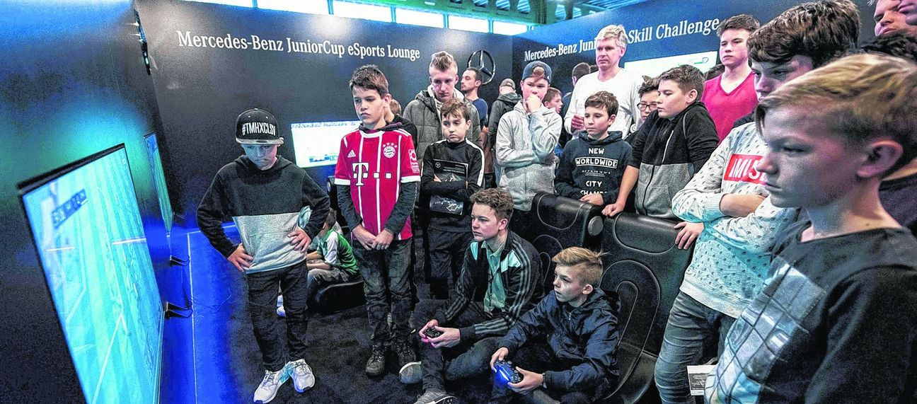 E-Sports Lounge im Rahmen des Mercedes-Benz Junior Cup in Sindelfingen. Bild: Daimler