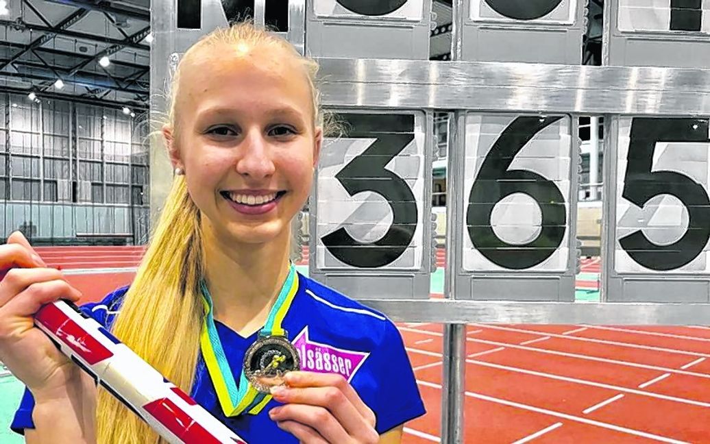 Im Glück: Jacqueline Hamann übertrifft sich im Stabhochsprung selbst, holt bei der U18 Silber und löst das Ticket für die Heim-DM im Glaspalast. Bild: z