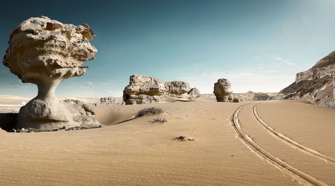 Bizarre Kalkstein-Formationen in der Weißen Wüste in Ägypten Ein Bild aus René Stauds Buich „What a wonderful world“. Bilder: René Staud