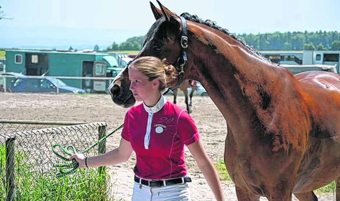 Erreichte beim Sindelfinger Turnier Platz fünf in der M-Dressur: Lokalmatadorin Katharina Bühlmeyer.  Bild: Häusler/A