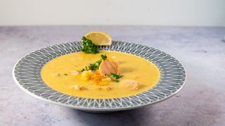 Kartoffel-Möhren-Suppe mit Lachs. Bild: Nüßle