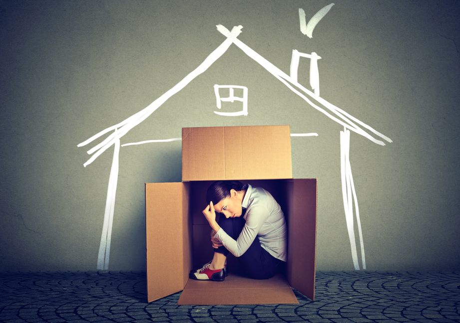 Für viele Menschen stellt Wohnungslosigkeit ein ernstes Problem dar. Nicht zuletzt Familien und Frauen gealttätiger Männer sind davon betroffen.   Bild: pathdoc / Adobe Stock