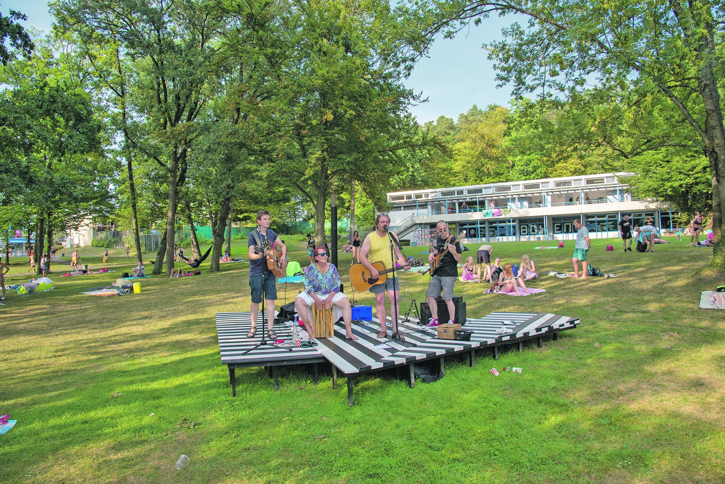Die Reutlinger Band „Haage“ im Sindelfinger Freibad. Bild: Nüßle