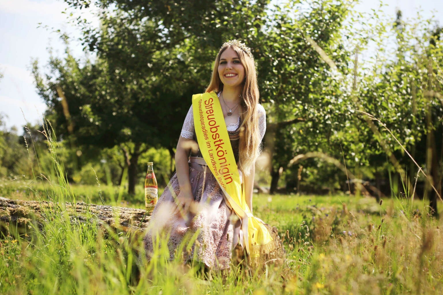 Immer im Dirndl gekleidet war die Streuobskönigin Nina Krippentz aus Böblingen auch in der RTL-Show „Take me out“ zu sehen.  Bild: z
