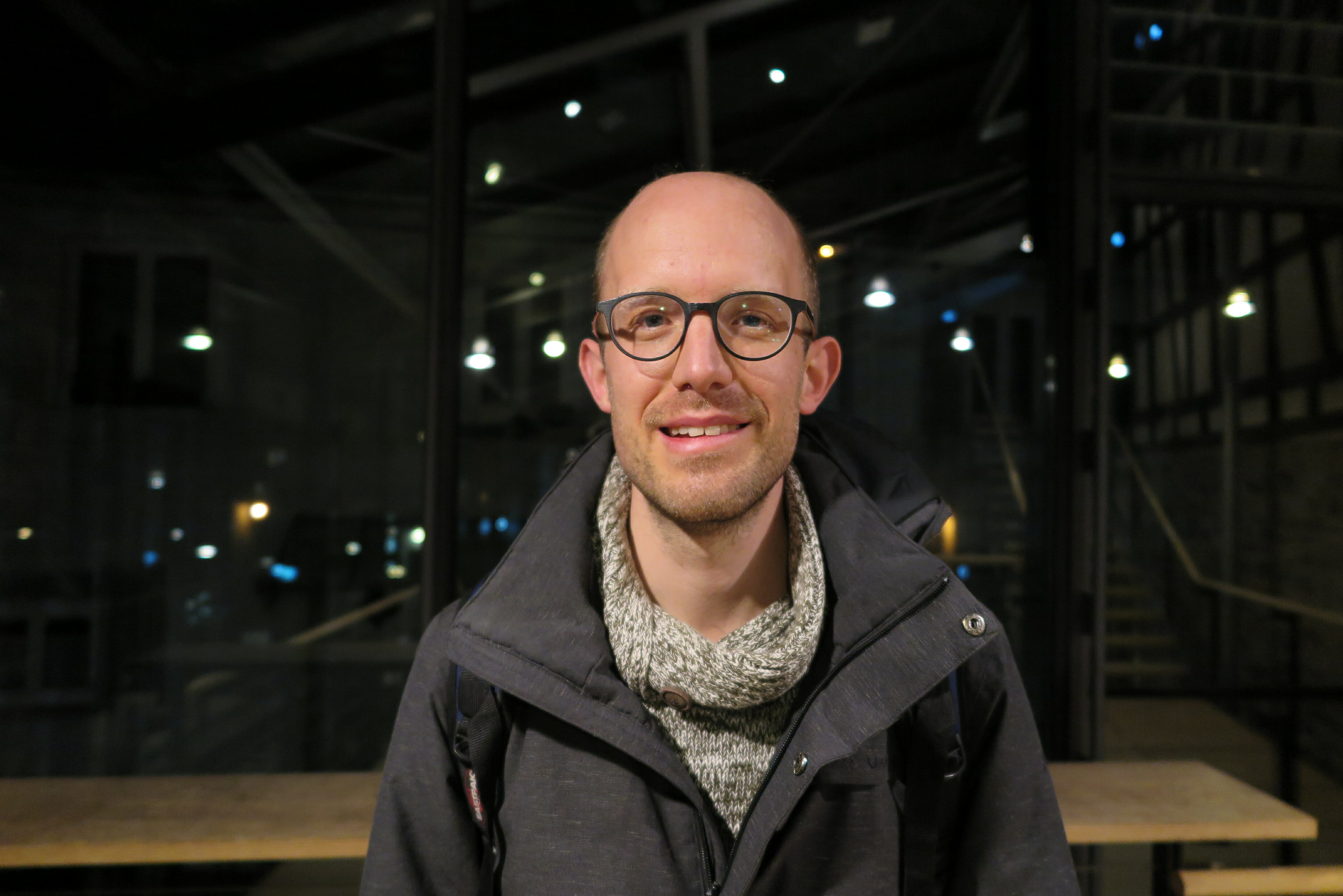 Mathy de Spiegeleir stellter sich im Ortschaftsrat Dagersheim vor und warb für Hilfe in der Flüchtlingsarbeit. Bild: Staber