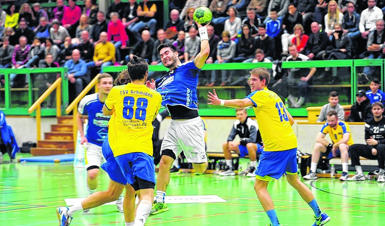 Frederik Todt (am Ball) und die HSG Böblingen/Sindelfingen: Zum sechsten Mal in Folge ohne Sieg.  Bild: automotorart