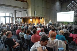 Reges Interesse bei der Dialog-Veranstaltung zum Innenstadt-Verkehrskonzept im Foyer des Sindelfinger Rathauses.