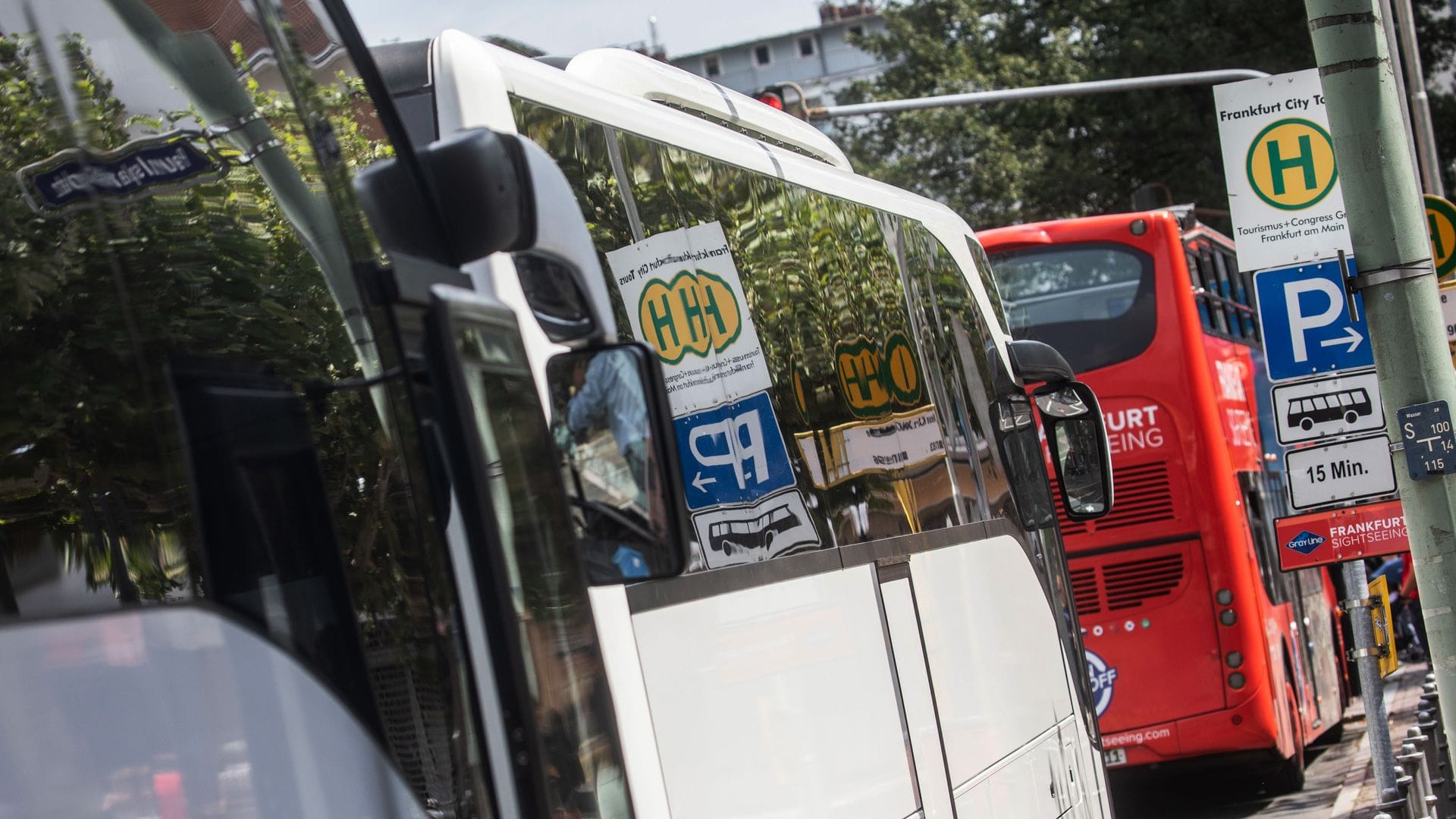 Fast jeder fünfte Bus, der beim TÜV geprüft wurde, hatte vergangenes Jahr erhebliche Mängel. (Archivbild)