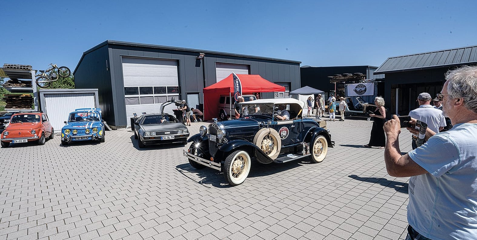 Oldtimer-Freunde treffen sich in Gechingen.