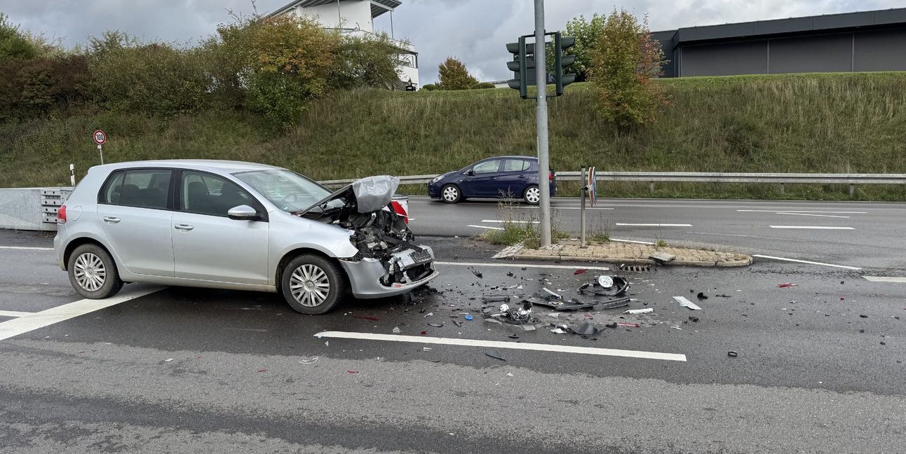 Der VW musste abgeschleppt werden.