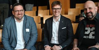 In lockerer Gesprächsrunde (von links): Sindelfingens Wirtschaftsförderer Felix Rapp, Referent Dominik Kuhn und Sindelfingens OB Markus Kleemann. Bild Reichert