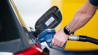 Der Ölpreis steigt, deshalb wird auch es auch an den Zapfsäulen teurer.