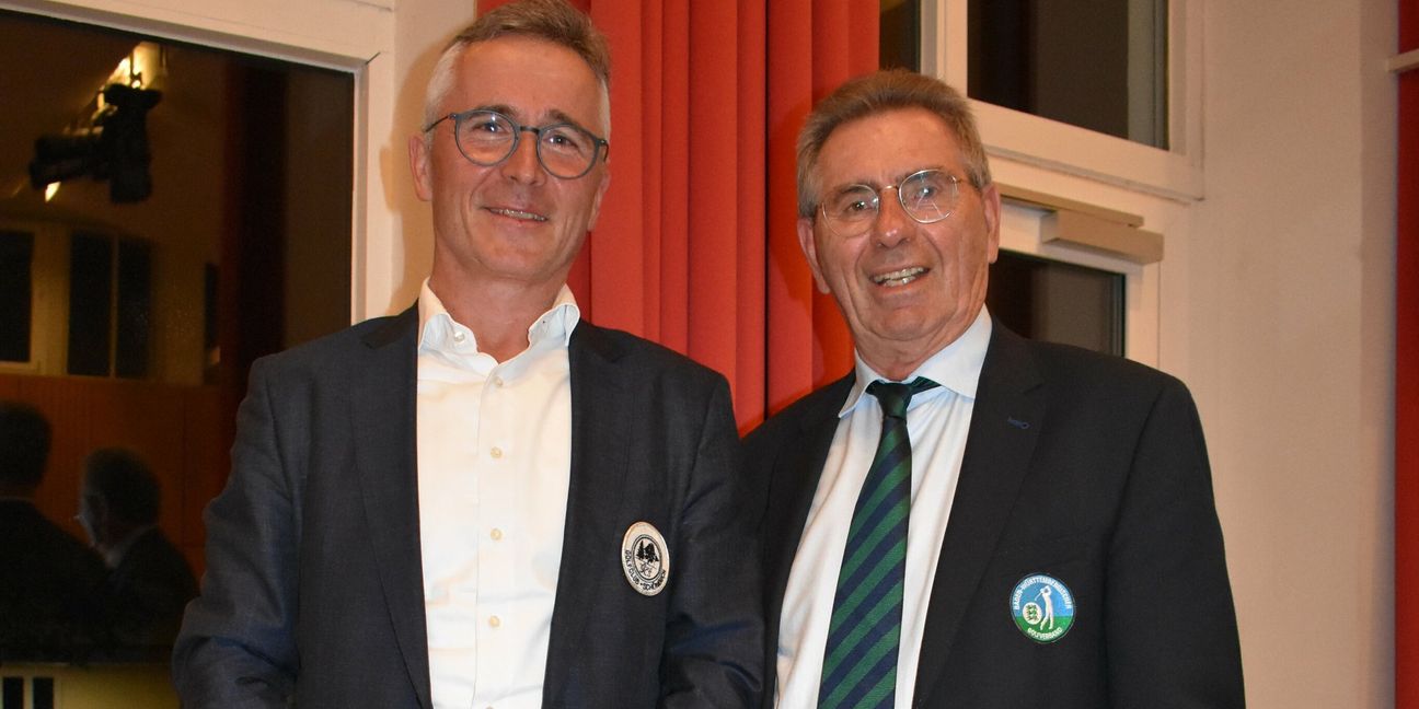 Der neue Präsident des Golfclubs Schönbuch,  Johannes Hauser mit Otto Leibfritz, dem Präsidenten des  Golf-Landesverbandes. Bild: z