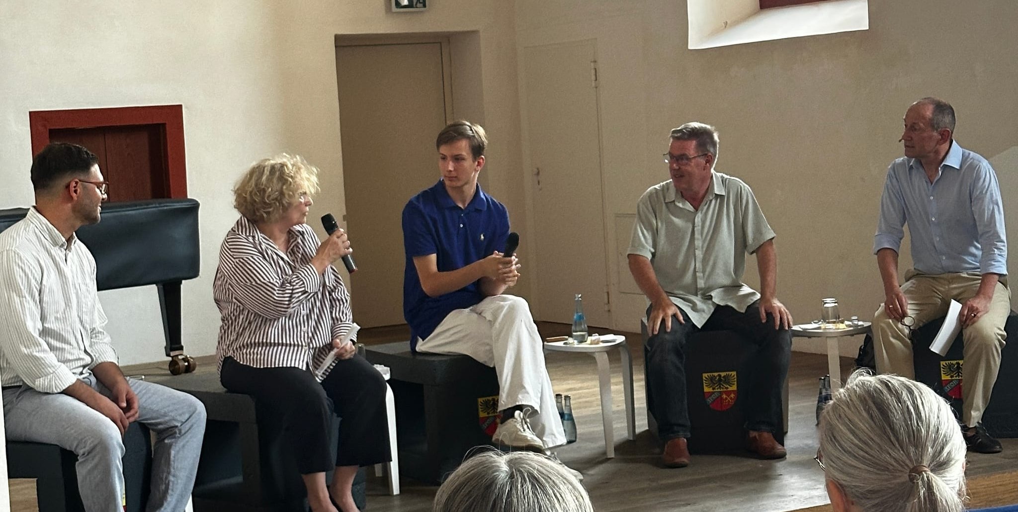 Auf dem Podium (von links): Dr. Georg Hardecker, Dr. Iris Klapproth, Aaron Ludwig, Bernd Müller, Moderator Peter Gorges.