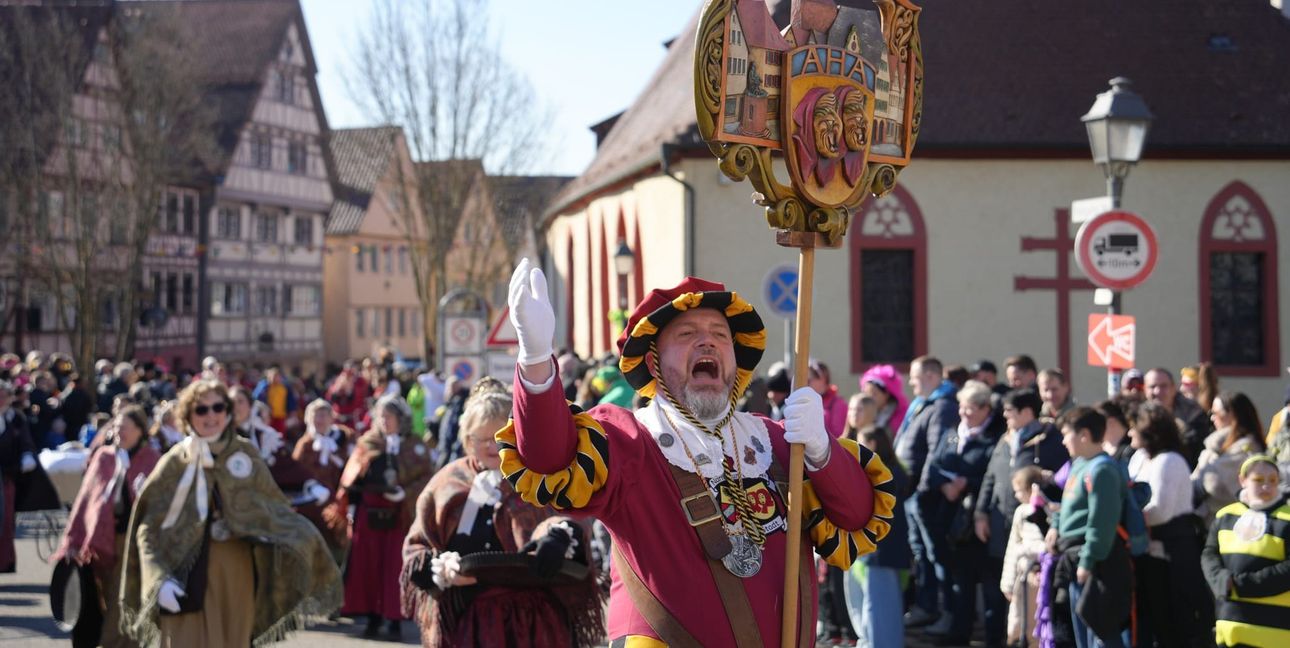 Die Narrenzunft weist den Weg.