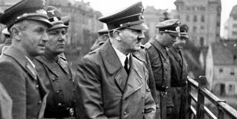 Sigfried Uiberreither (links) mit Adolf Hitler auf der Drau-Brücke Marburg.