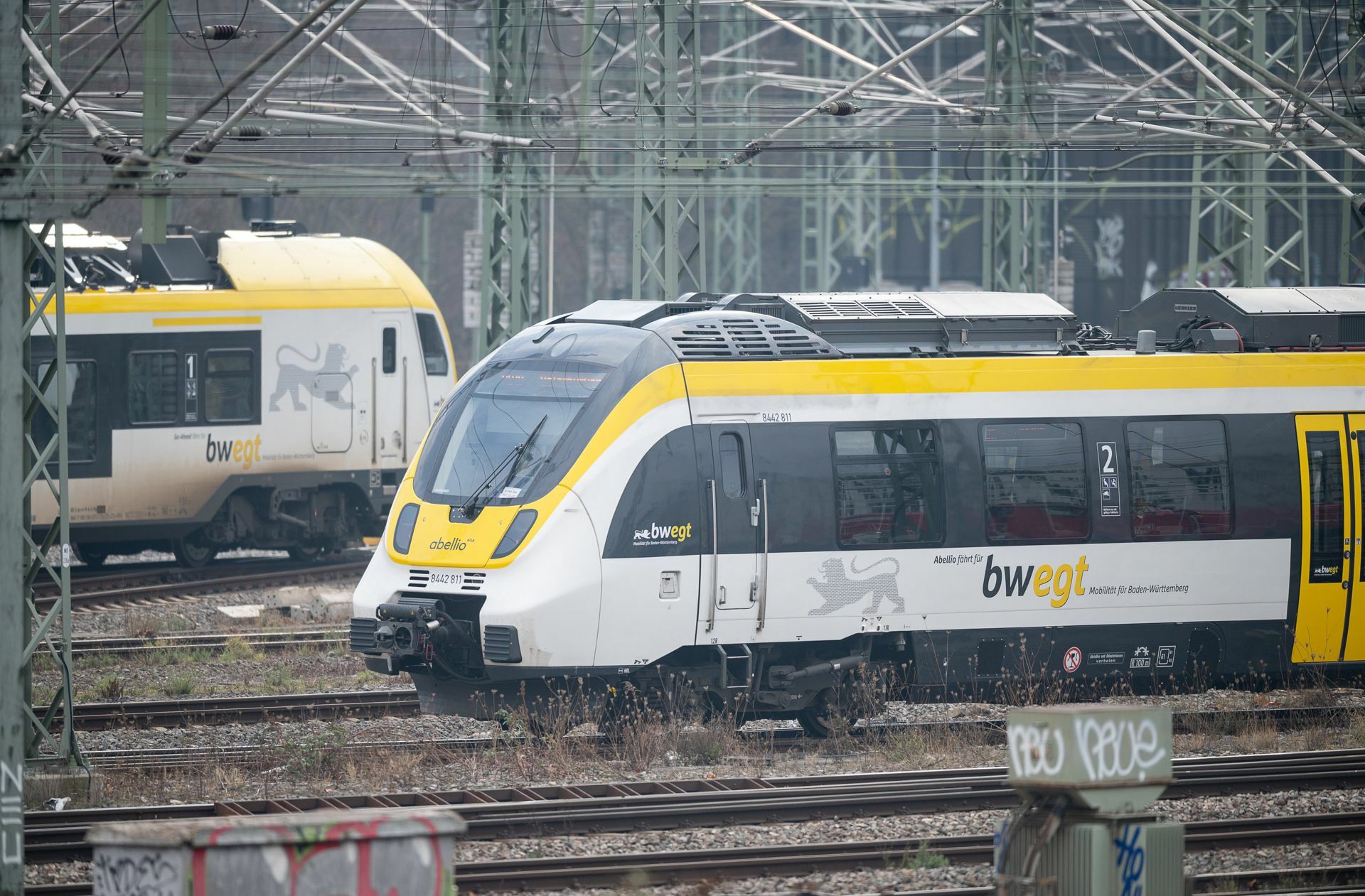 Mit einem landesweiten 365-Euro-Ticket für junge Menschen will die Landesregierung Familien entlasten. Foto: dpa/Sebastian Gollnow