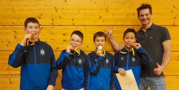 So sehen Sieger aus: Carl Moraw, Leonhard Grimm, Alexander Urban, Lias Cheng und Steffen Launer..