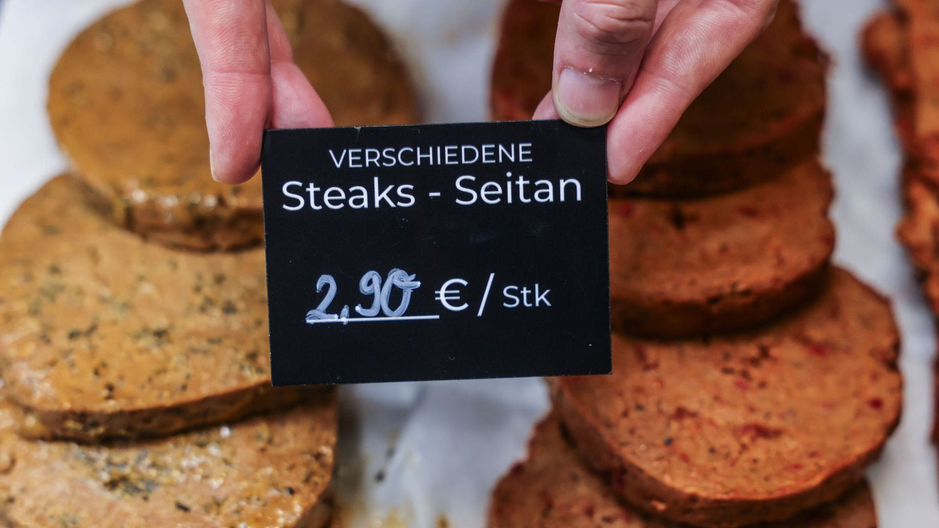 Aus Seitan - also hauptsächlich aus Weizen-Eiweiß - bestehende Scheiben dürfen künftig nicht mehr "Steak" heißen. (Symbolbild)