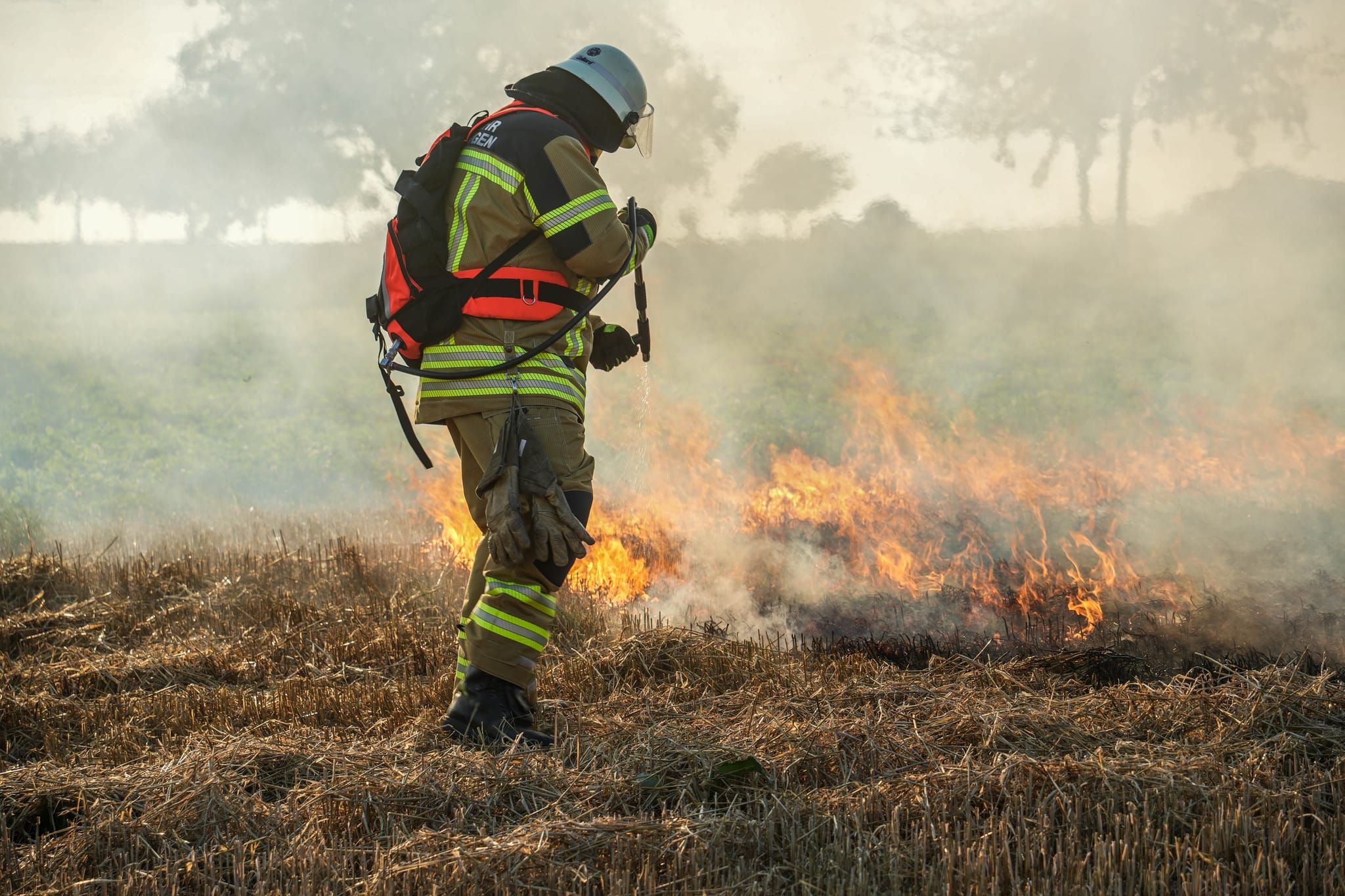Auf einem Maichinger Acker übte die Sindelfinger Feuerwehr die Bekämpfung von Vegetationsbränden.