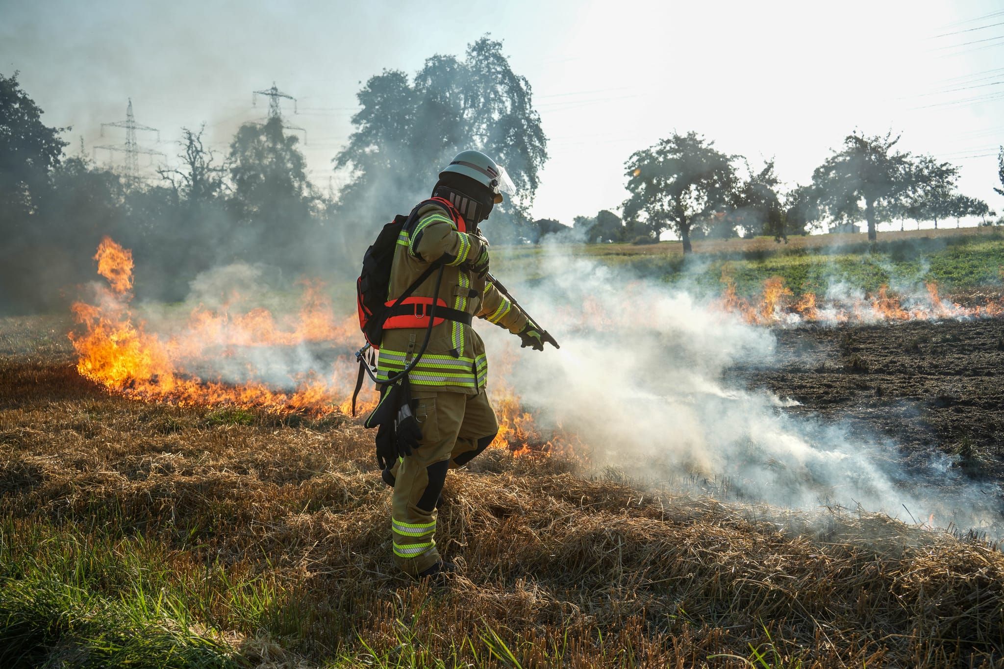 Auf einem Maichinger Acker übte die Sindelfinger Feuerwehr die Bekämpfung von Vegetationsbränden.