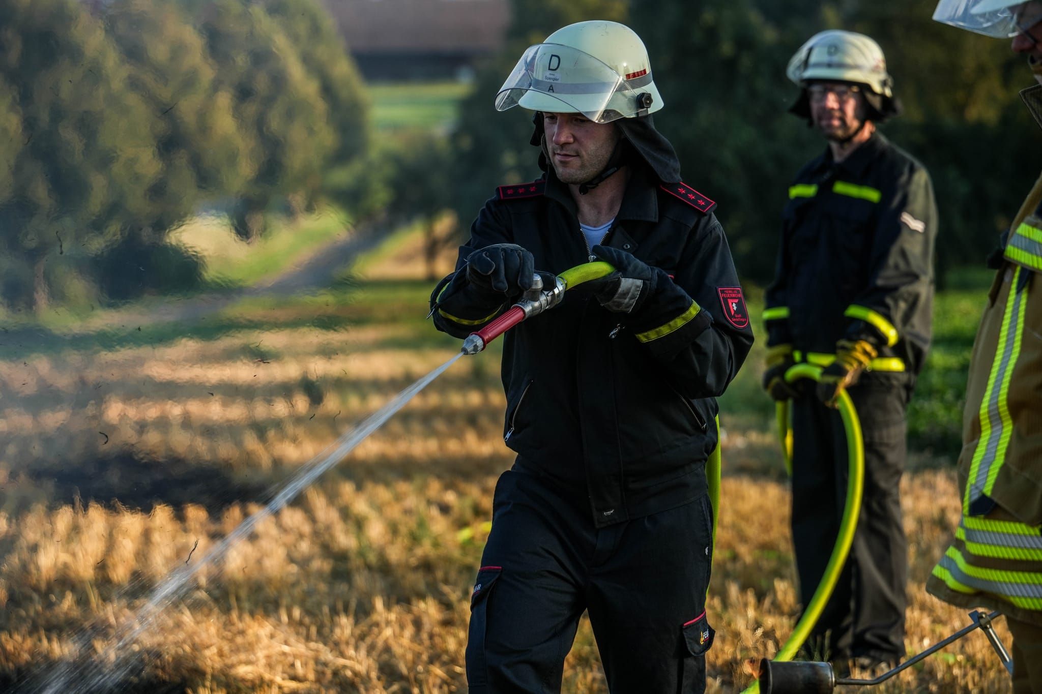 Auf einem Maichinger Acker übte die Sindelfinger Feuerwehr die Bekämpfung von Vegetationsbränden.